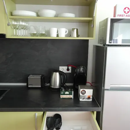 Apollo Apartment *